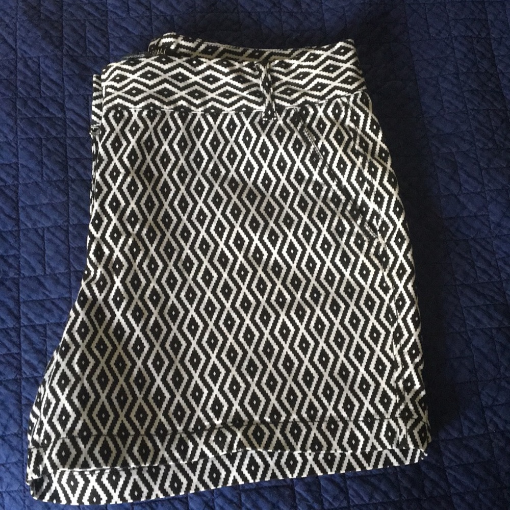 Roz & Ali black shorts
